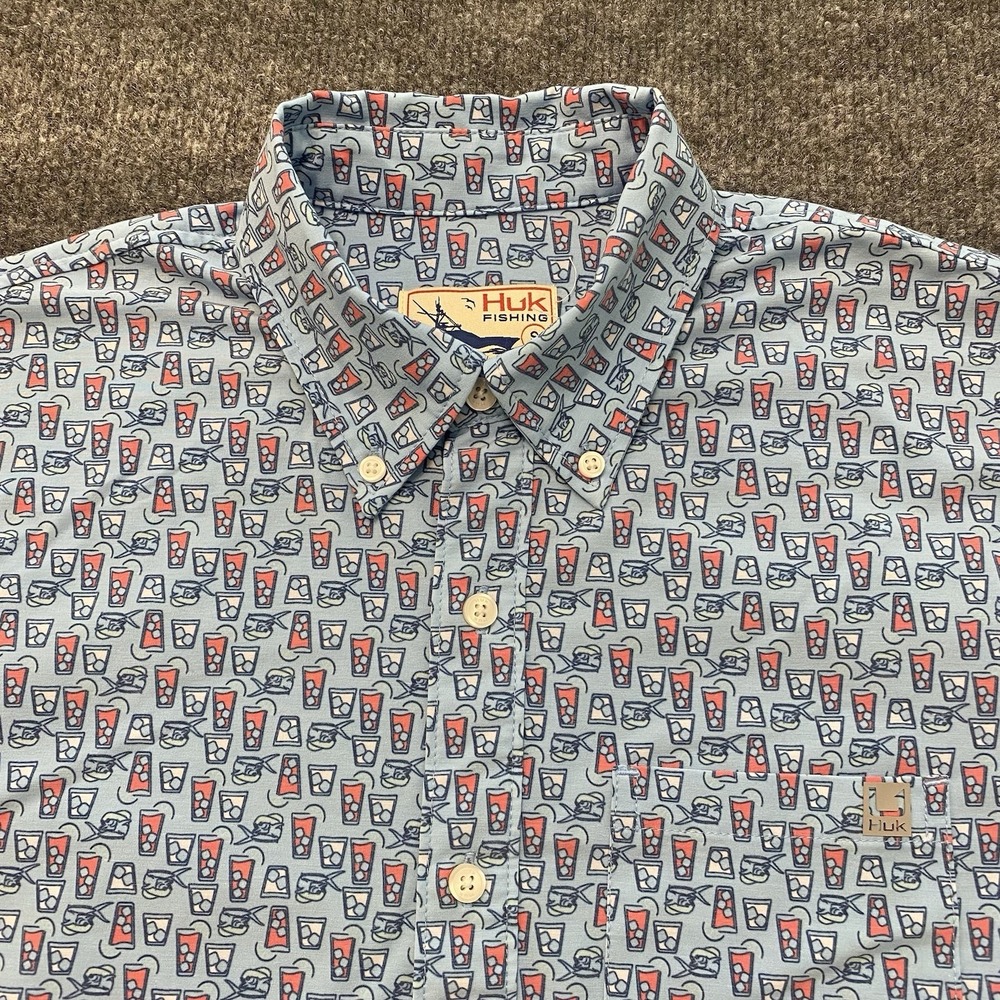 Huk Short Sleeve Stretch Performance Fit Button Shirt Mens Small Fish Cocktails